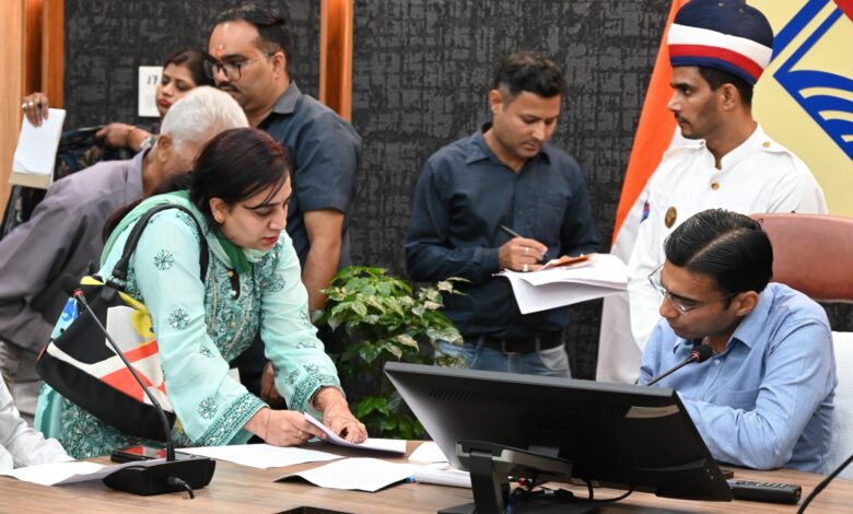 एडिफाई स्कूल की मनमानी पर जिला प्रशासन के सख्त रुख के बाद शिक्षिका को मिला न्याय।