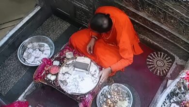 Viral video linked to alleged donation irregularity at Mansa Devi Temple in Haridwar.
