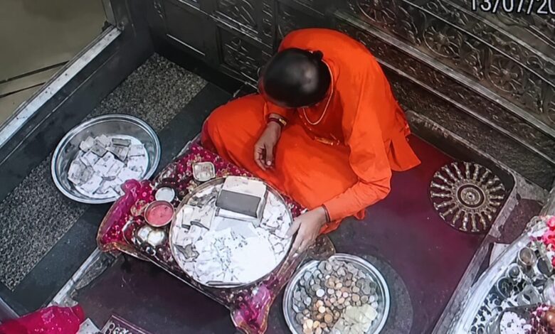Viral video linked to alleged donation irregularity at Mansa Devi Temple in Haridwar.